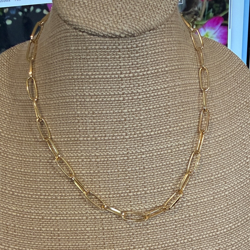 Elegant Gold Chain Necklace